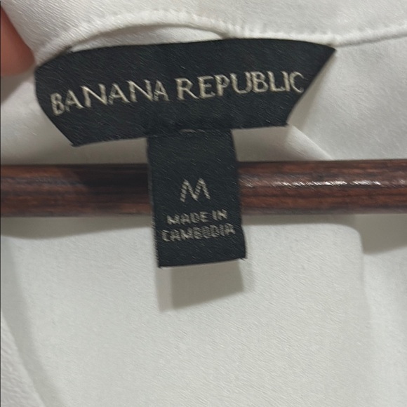 White Relaxed V-Neck Flutter Sleeve Top - Picture 2 of 3